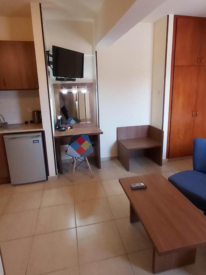 Lakis Court Apartment Larnaca Luaran gambar