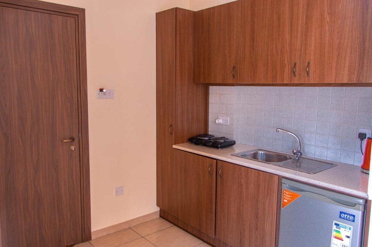 Lakis Court Apartment Larnaca Luaran gambar